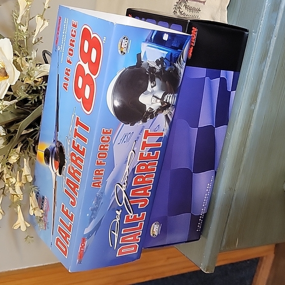 Dale Jarrett Nascar #88 Air Force 1:24 Scale Stock Car 2000 - Picture 6 of 7